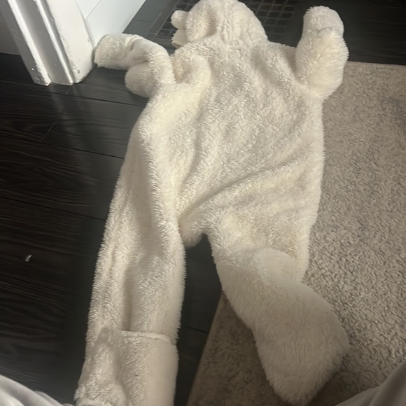 The gap like new teddy onesie- size 6-12 - Picture 2 of 2
